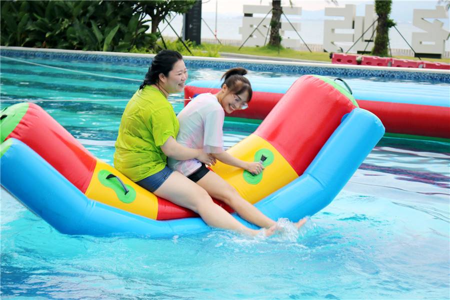 《水上趣味瞬間》