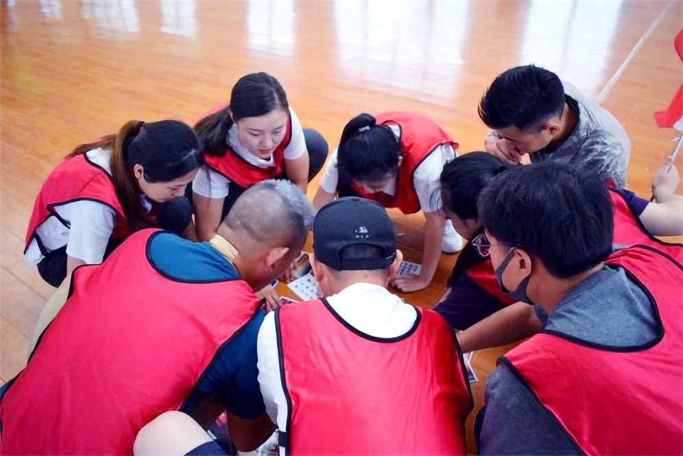 室內(nèi)拓展活動 室內(nèi)團(tuán)建活動 (2).jpg 室內(nèi)拓展活動 室內(nèi)團(tuán)建活動 (2).jpg