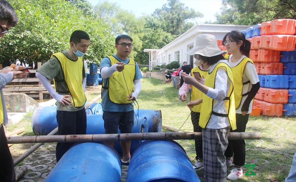 深圳拓展、深圳團(tuán)建、深圳拓展公司、深圳趣味團(tuán)建、深圳大航海主題團(tuán)建、深圳團(tuán)建、扎筏泅渡.jpg