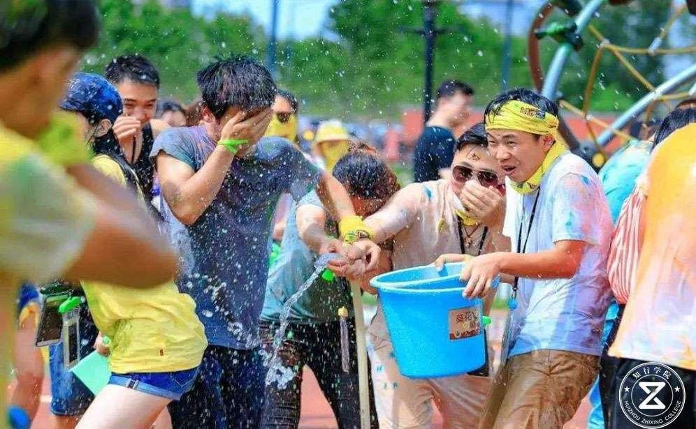 水球大作戰(zhàn)團(tuán)建、適合夏天的團(tuán)建、水上團(tuán)建、惠州專業(yè)拓展訓(xùn)練、惠州專業(yè)團(tuán)建公司、水球大作戰(zhàn) (1).jpg