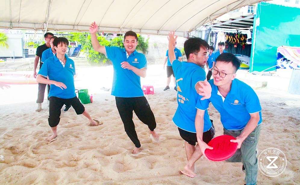 巽寮灣海邊團(tuán)建-沙灘飛盤.jpg
